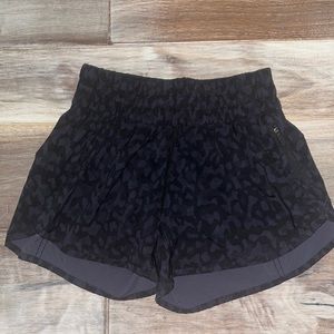 Women’s Lululemon Tracker Short 4”
